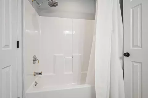 Bath - 1090 Compton Way, Suwanee, GA 30024 photo 9 of 9