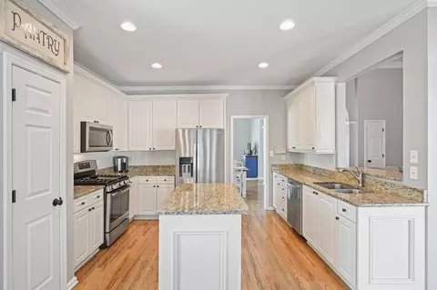 Kitchen - 1090 Compton Way, Suwanee, GA 30024 photo 4 of 6