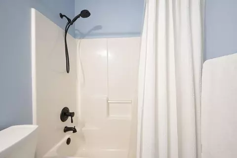 Bath - 1090 Compton Way, Suwanee, GA 30024 photo 7 of 9