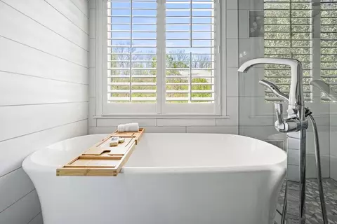 Bath - 1090 Compton Way, Suwanee, GA 30024 photo 5 of 9