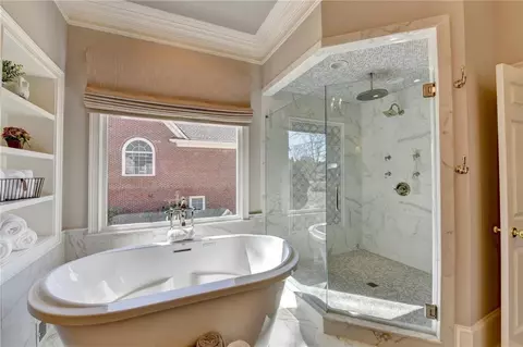 Bath - 6950 Kettering Ln, Suwanee, GA 30024 photo 6 of 12