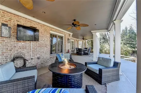 Exterior - 6950 Kettering Ln, Suwanee, GA 30024 photo 8 of 16