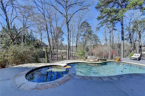 Exterior - 6950 Kettering Ln, Suwanee, GA 30024 photo 6 of 16