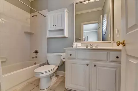 Bath - 6950 Kettering Ln, Suwanee, GA 30024 photo 9 of 12