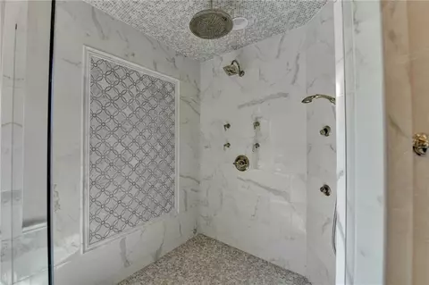 Bath - 6950 Kettering Ln, Suwanee, GA 30024 photo 7 of 12