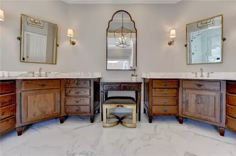 Bath - 6950 Kettering Ln, Suwanee, GA 30024 photo 8 of 12