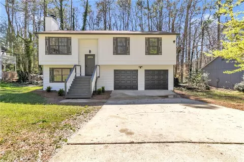 5075 S Woodbridge Trl, Stone Mountain, GA 30088