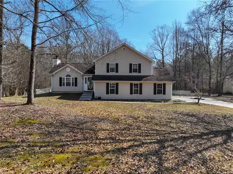 129 Huntington Ct, Newnan, GA 30265