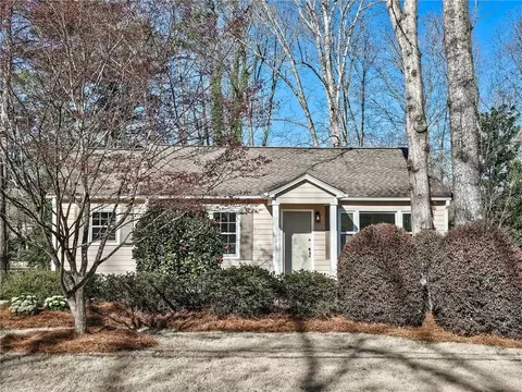 527 Scott Cir, Decatur, GA 30033