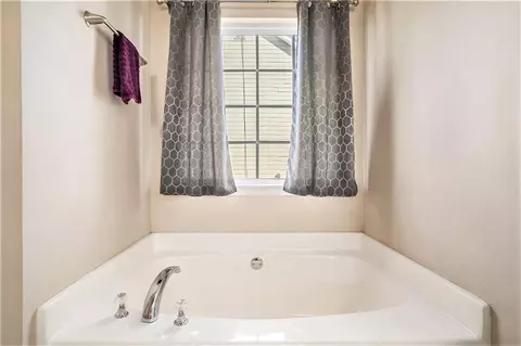 Bath - 744 Mesa Rd, Mcdonough, GA 30253 photo 2 of 3