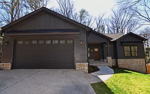 2078 Lyle Ave, College Park, GA 30337