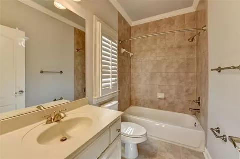 Bath - 8630 Valderama Dr, Duluth, GA 30097 photo 10 of 11
