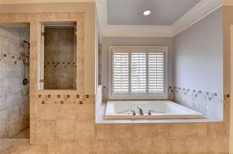 Bath - 8630 Valderama Dr, Duluth, GA 30097 photo 5 of 11