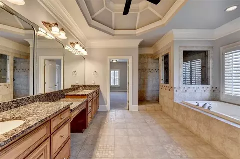 Bath - 8630 Valderama Dr, Duluth, GA 30097 photo 3 of 11
