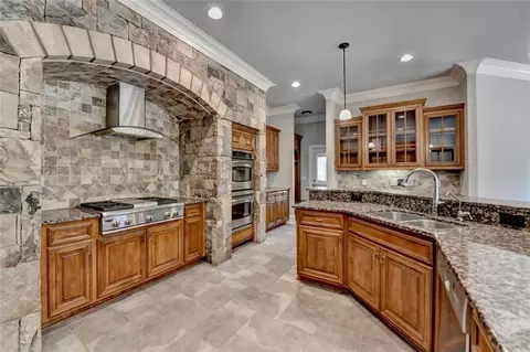 Kitchen - 8630 Valderama Dr, Duluth, GA 30097 photo 4 of 9