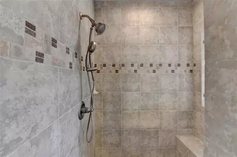 Bath - 8630 Valderama Dr, Duluth, GA 30097 photo 7 of 11