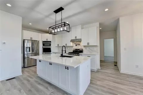 Kitchen - 5945 Springbox Dr, Suwanee, GA 30024 photo 2 of 9