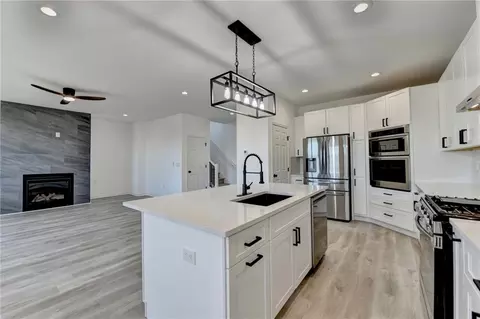 Kitchen - 5945 Springbox Dr, Suwanee, GA 30024 photo 4 of 9