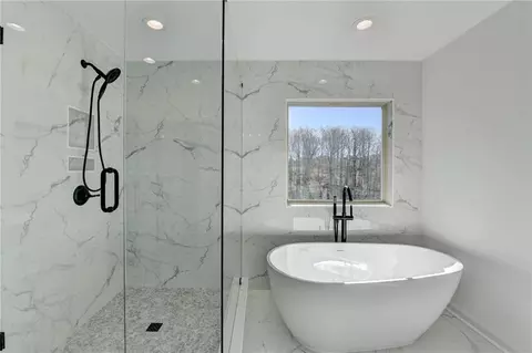 Bath - 5945 Springbox Dr, Suwanee, GA 30024 photo 6 of 9