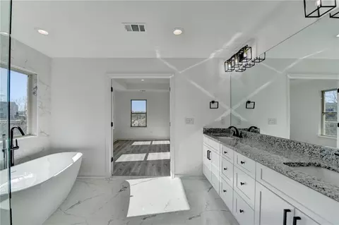 Bath - 5945 Springbox Dr, Suwanee, GA 30024 photo 7 of 9