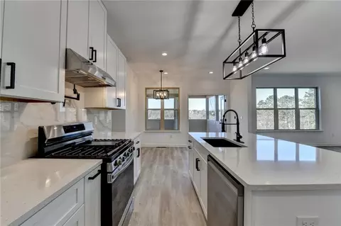 Kitchen - 5945 Springbox Dr, Suwanee, GA 30024 photo 6 of 9