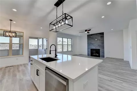 Kitchen - 5945 Springbox Dr, Suwanee, GA 30024 photo 7 of 9