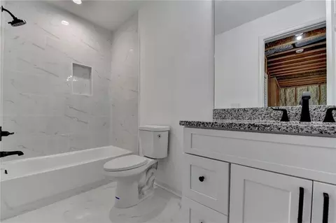 Bath - 5945 Springbox Dr, Suwanee, GA 30024 photo 9 of 9