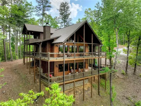 34 Oasis Ln, Blue Ridge, GA 30513