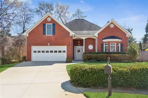 1502 Century Oak Ct, Lawrenceville, GA 30043
