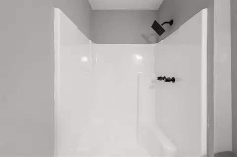 Bath - 7012 Winter Woods Ct, Morrow, GA 30260 photo 5 of 6