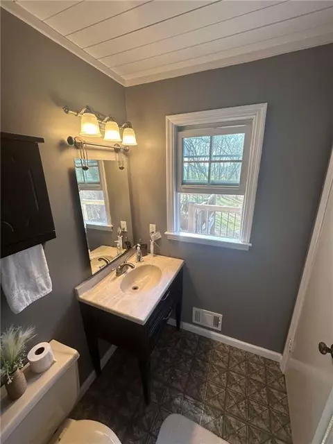 Bath - 7503 E Cherokee Dr, Canton, GA 30115 photo 2 of 7