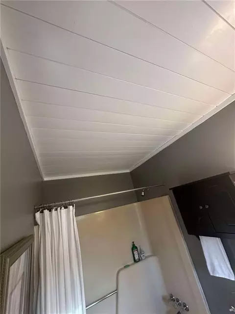 Bath - 7503 E Cherokee Dr, Canton, GA 30115 photo 3 of 7