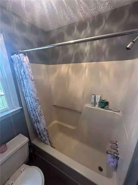 Bath - 7503 E Cherokee Dr, Canton, GA 30115 photo 6 of 7