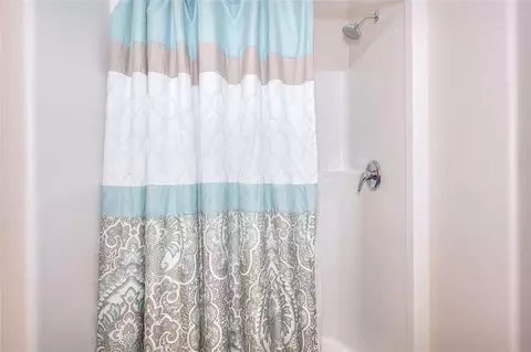 Bath - 1688 Dillard Way, Bethlehem, GA 30620 photo 3 of 5