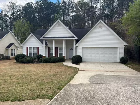 950 Spring Ives Dr, Lawrenceville, GA 30043