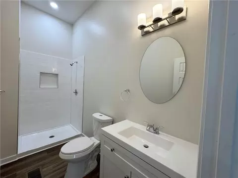 Bath - 102 E 14th St SW, Rome, GA 30161 photo 1 of 8