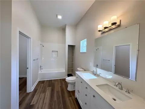 Bath - 102 E 14th St SW, Rome, GA 30161 photo 5 of 8