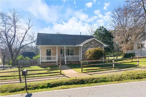 32 Martin Luther King Jr Dr, Commerce, GA 30529