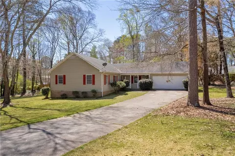 2073 Lou Ct, Grayson, GA 30017
