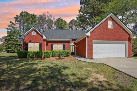 3100 Plantation Run Dr, Loganville, GA 30052