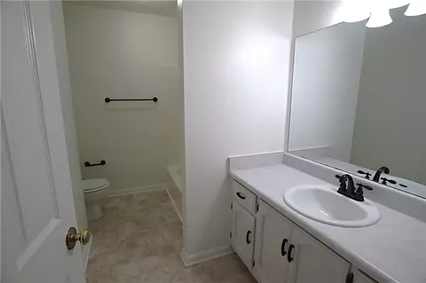 Bath - 4197 Pullman Ln, Austell, GA 30106 photo 5 of 10