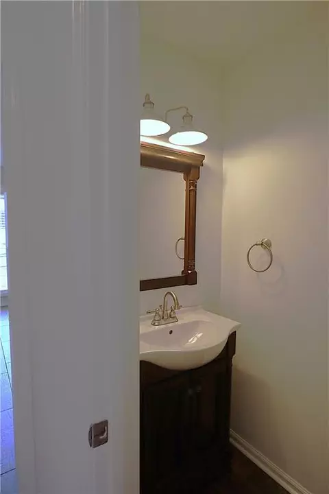 Bath - 4197 Pullman Ln, Austell, GA 30106 photo 2 of 10