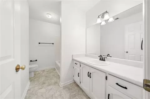 Bath - 4197 Pullman Ln, Austell, GA 30106 photo 4 of 10