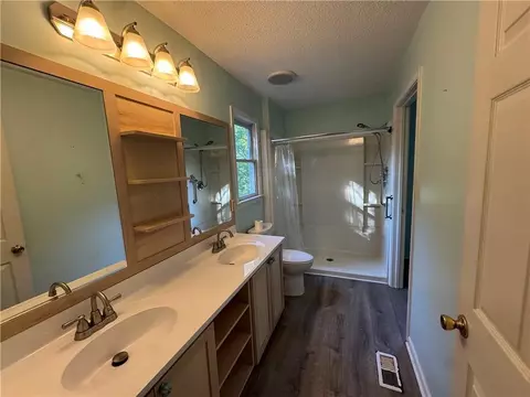 Bath - 641 Cutoff Rd, Jasper, GA 30143 photo 1 of 2