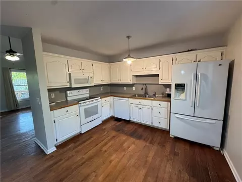 Kitchen - 641 Cutoff Rd, Jasper, GA 30143 photo 2 of 2