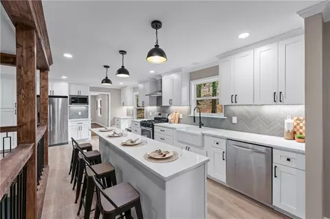 515 Robinhood Trl, Gainesville, GA 30501