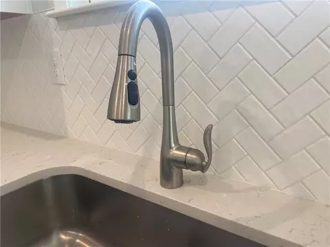 Kitchen - 871 Pineberry Ct, Grayson, GA 30017 photo 2 of 3