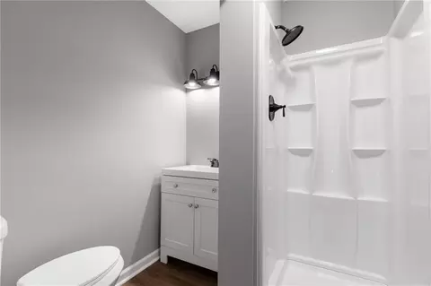 Bath - 2963 Fork Rd, Gainesville, GA 30506 photo 3 of 4