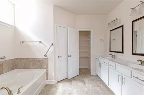Bath - 746 Firefly Ct, Griffin, GA 30223 photo 2 of 4