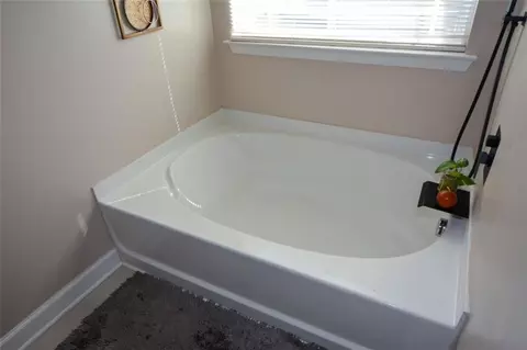Bath - 1477 Arbor Place Dr, Morrow, GA 30260 photo 5 of 6